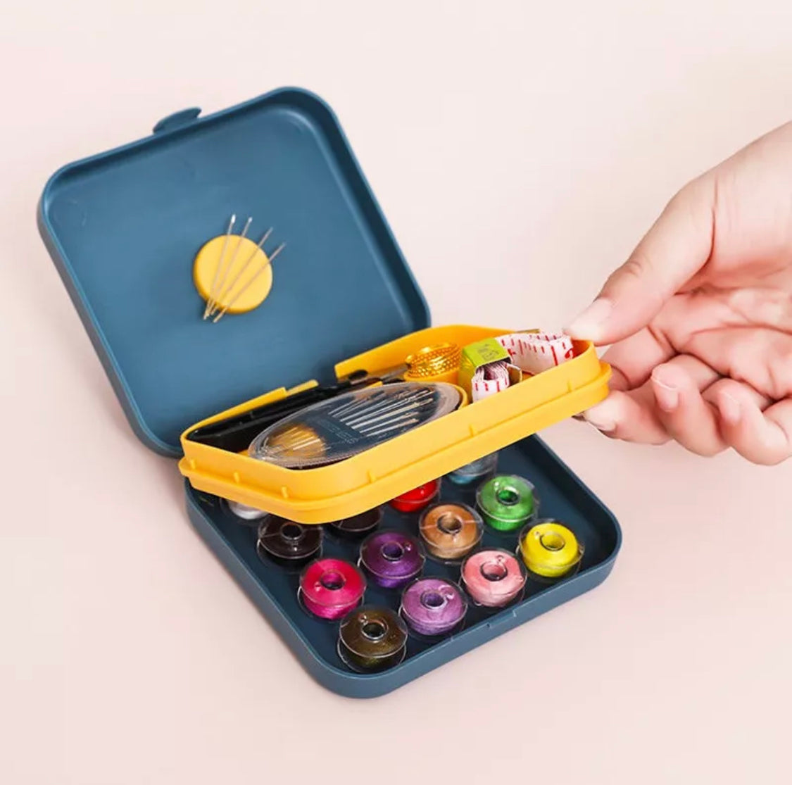 Portable Magnetic Sewing Kit